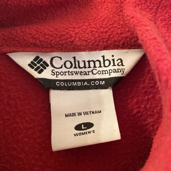 Columbia Ladies Fleece Jacket in great condition. Size Large. Color-Cranberry - Picture 3 of 6